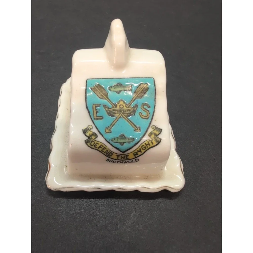 VINTAGE CRESTED  COVERED CHEESE PLATE FIGURINE